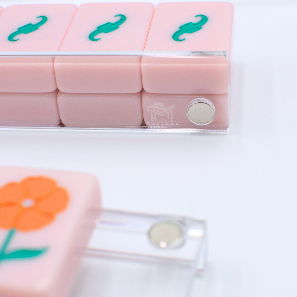 Wavy Acrylic Mahjong Racks | Many Colors | Magnetic Pushers: Multicolor