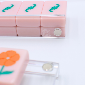 Wavy Acrylic Mahjong Racks | Many Colors | Magnetic Pushers: Multicolor