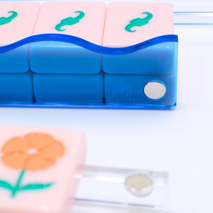 Wavy Acrylic Mahjong Racks | Many Colors | Magnetic Pushers: Multicolor