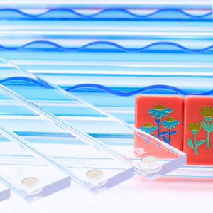 Wavy Acrylic Mahjong Racks | Many Colors | Magnetic Pushers: Multicolor