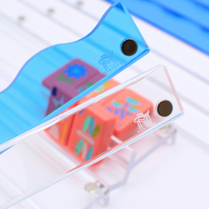 Wavy Acrylic Mahjong Racks | Many Colors | Magnetic Pushers: Multicolor